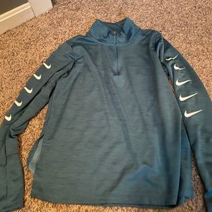 Size M long sleeve quarter zip